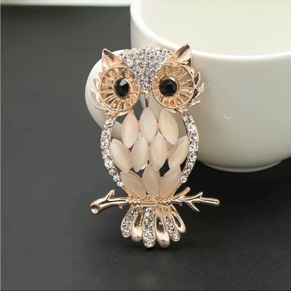 NEW Gold 14K plated Owl brooch pin with beige moon stones & diamonds